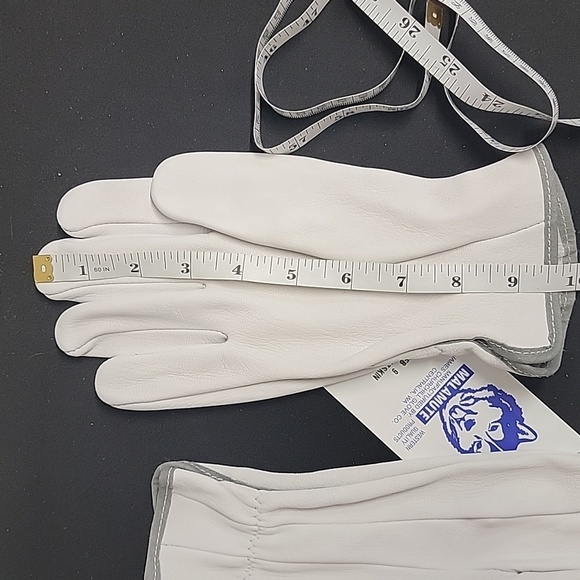 Goatskin Unlined Gloves - Picture 3 of 4